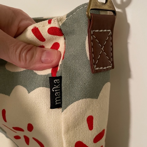 Maika Crossbody Bag with Red and White Floral Design - Picture 2 of 3